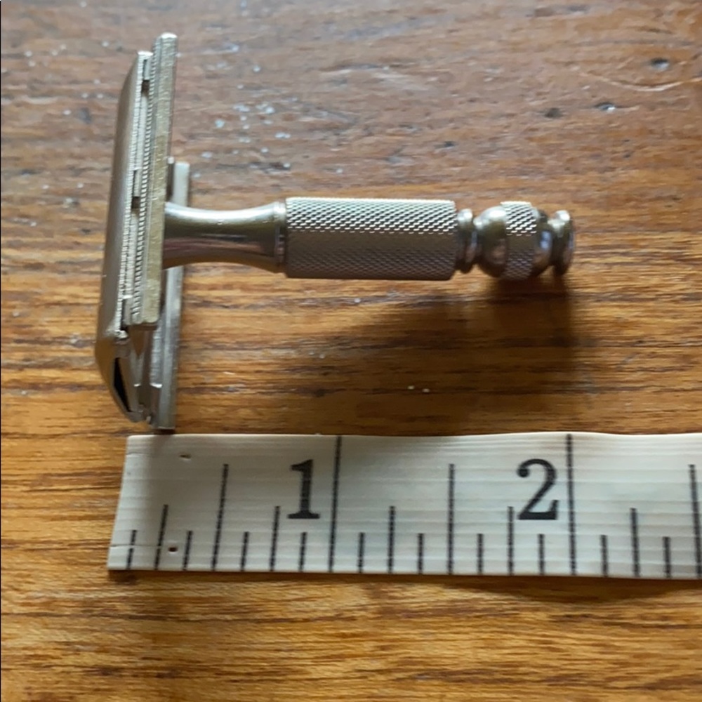 Gillette Silver Safety Razor Head - Silver - Picture 9 of 9